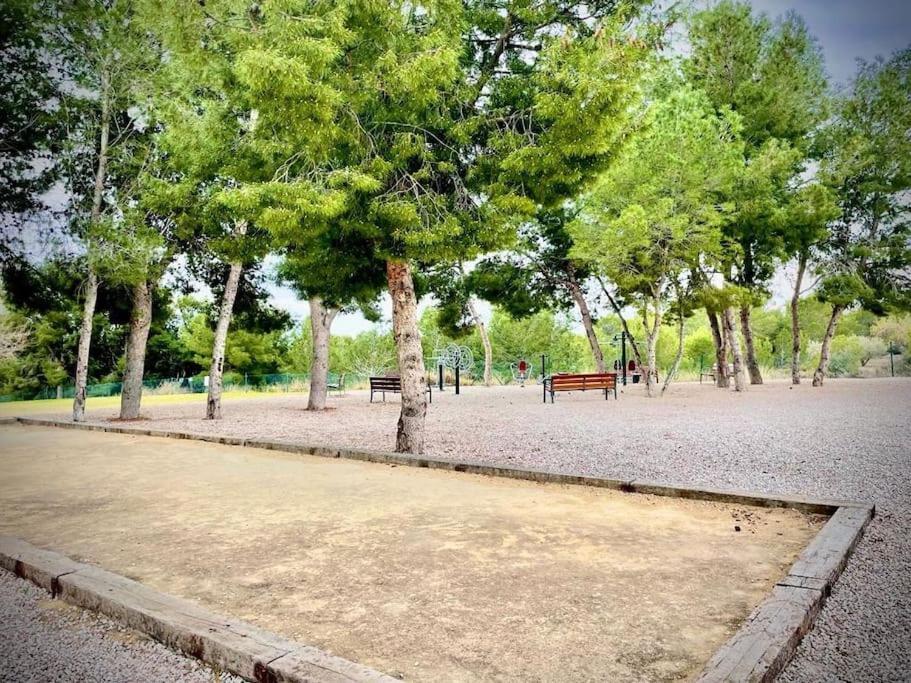 Pretty Bungalow With Private Terrace ポロップ エクステリア 写真