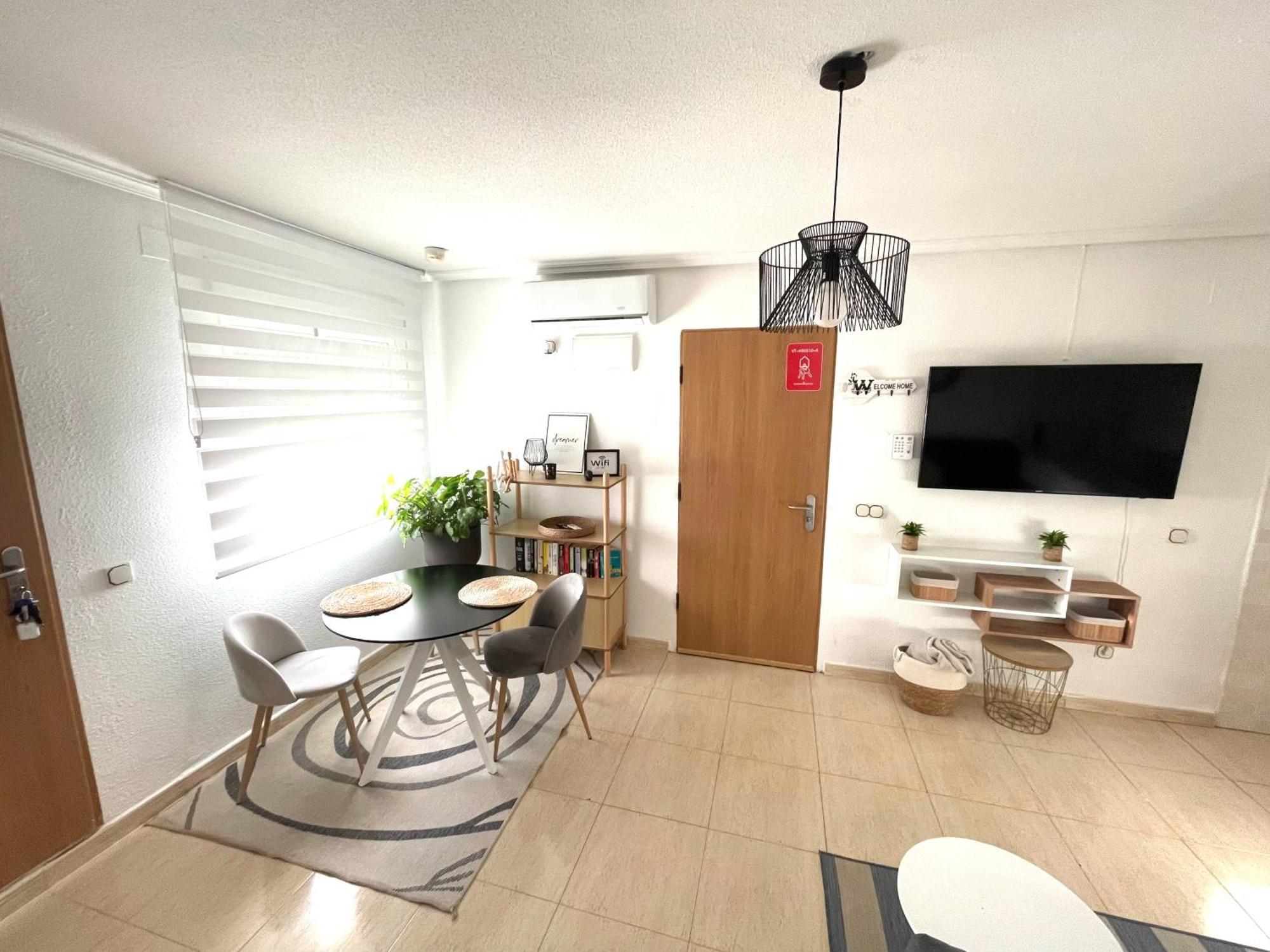 Pretty Bungalow With Private Terrace ポロップ エクステリア 写真